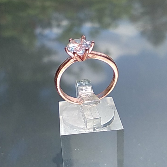 Rose gold plated solitaire engagement ring - Picture 1 of 6